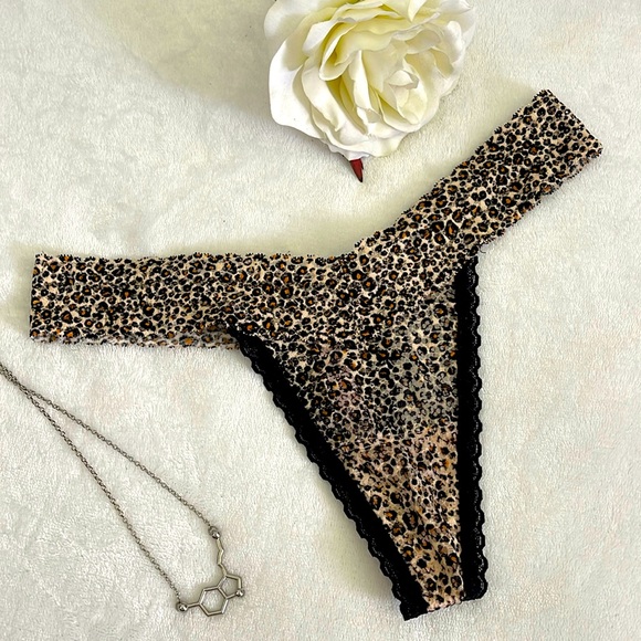 VICTORIA SECRET | Women’s Leopard and Black Trim Lace The Lace Thong Size S - Picture 2 of 6